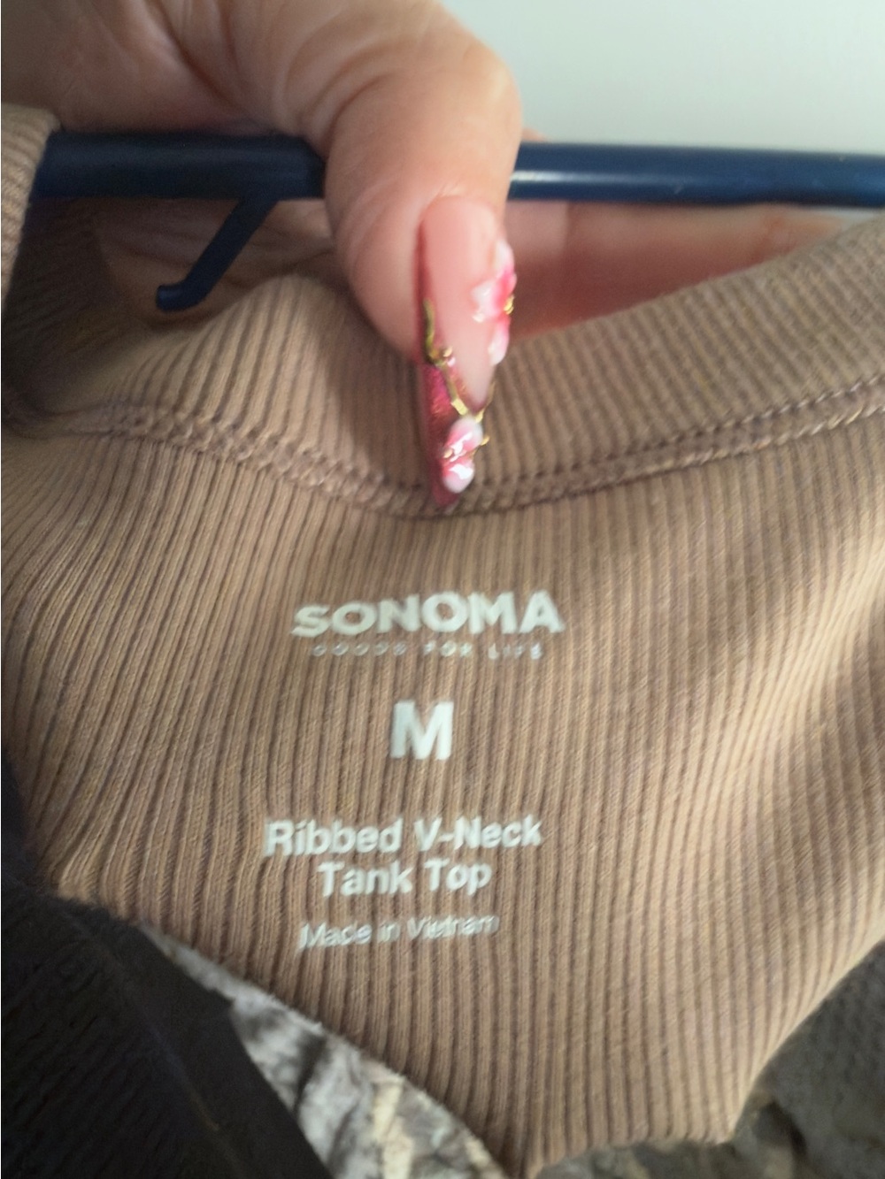 🌺 5/$35🌺 Sonoma Tan Ribbed V-Neck Tank Top - Picture 3 of 6